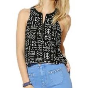 Silence + Noise crop top S sleeveless tribal Aztec black white zip